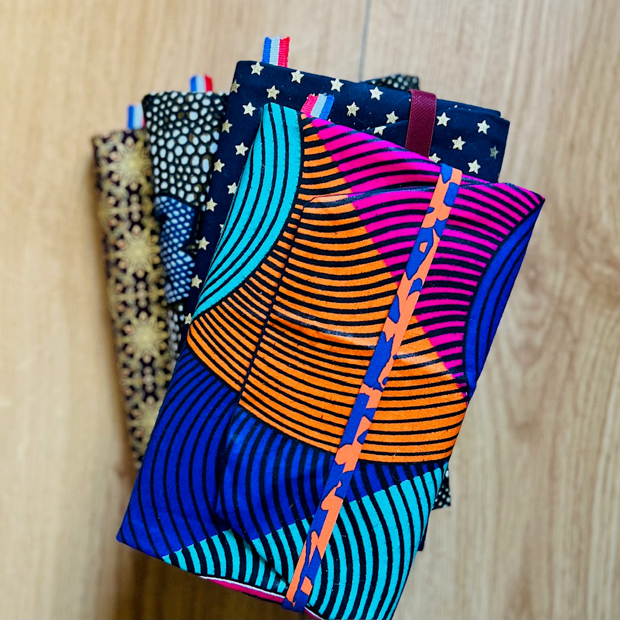 Couvres livre de poche en coton artisanal cadeau pour proteger votre lecture avec discretion