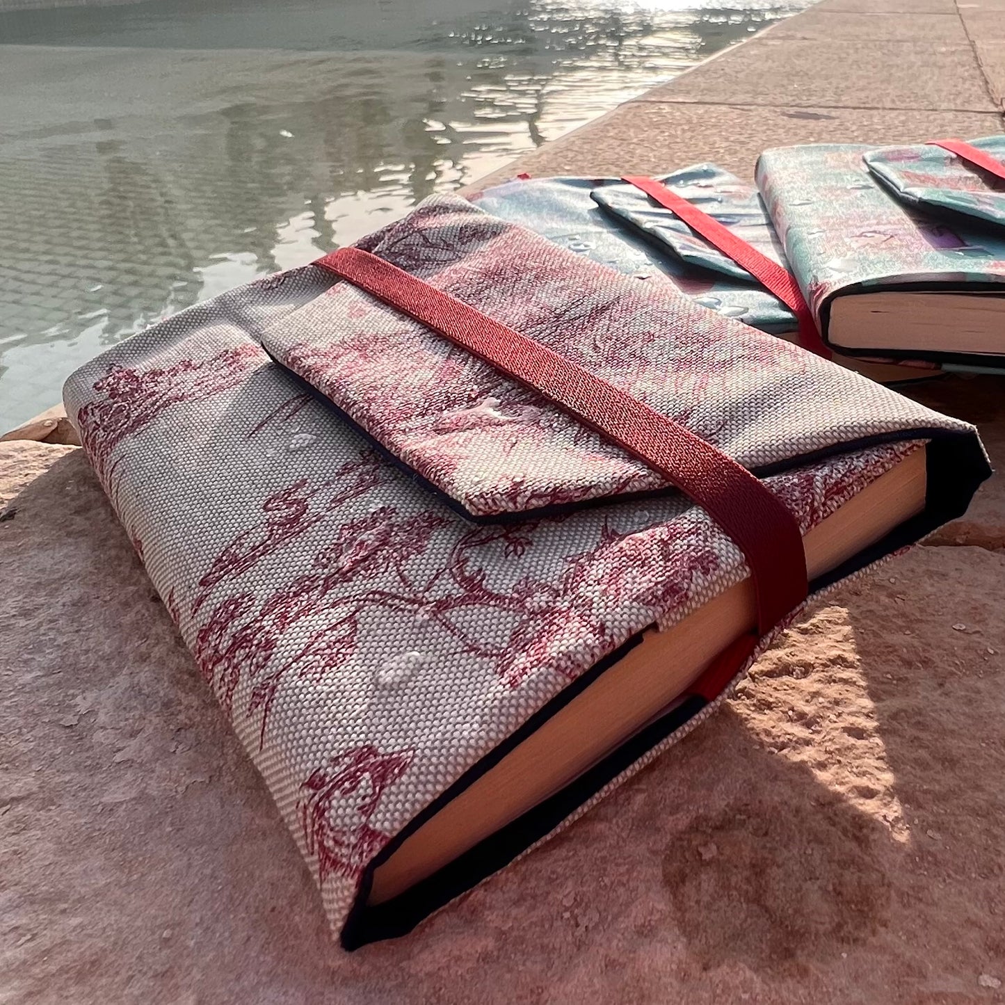 Couvre livre de poche imperméable toile cirée roman marque pages protege livre toile de Jouy