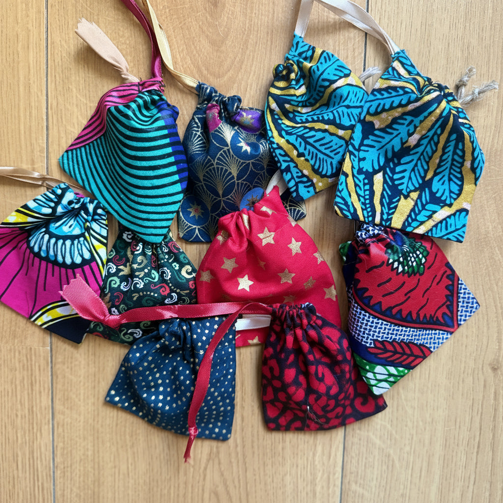 Lot de 100 petits pochons pochettes a bijoux en tissu Wax, style Japonais et multi couleurs idée cadeaux