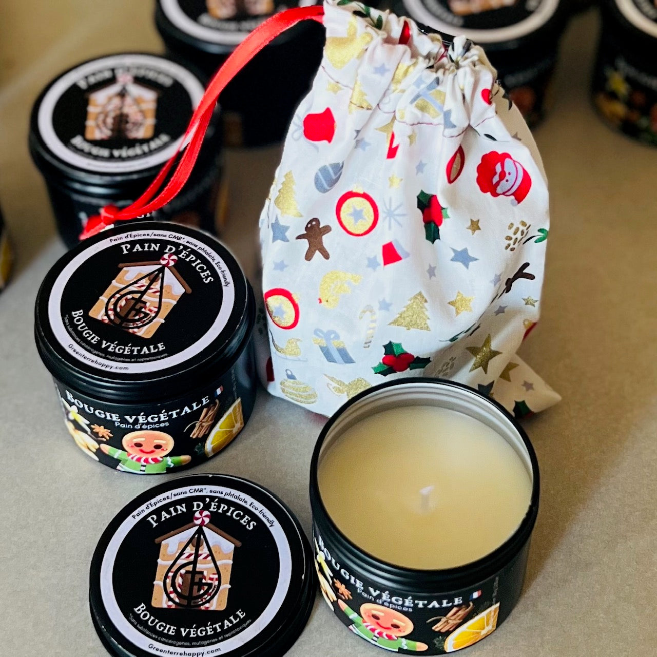 La bougie au parfum pain d’épices à la cire végétale. Made in France artisanal, cire de soja et coco, parfum naturel.