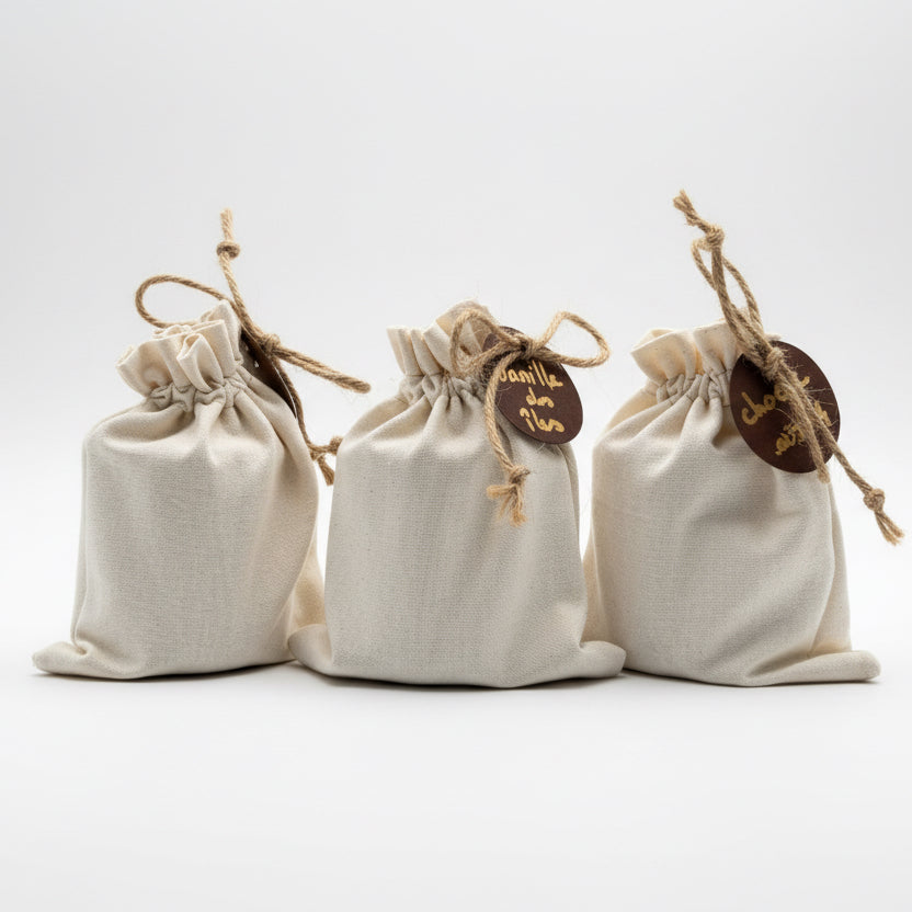 Bougie artisanale dans un pochon écologiques et authentique parfum naturel de Grasse