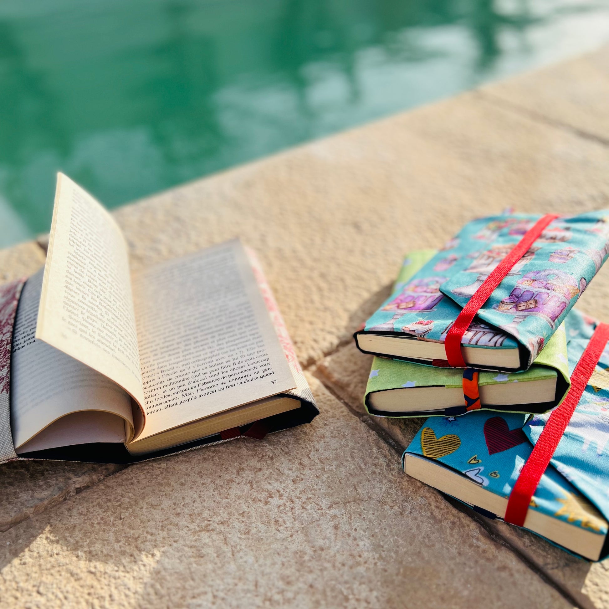 protege livre imperméable en toile cirée protége vos lecture des regards indiscrets, protége vos livres de la poussière, de la saleté ou de l’eau