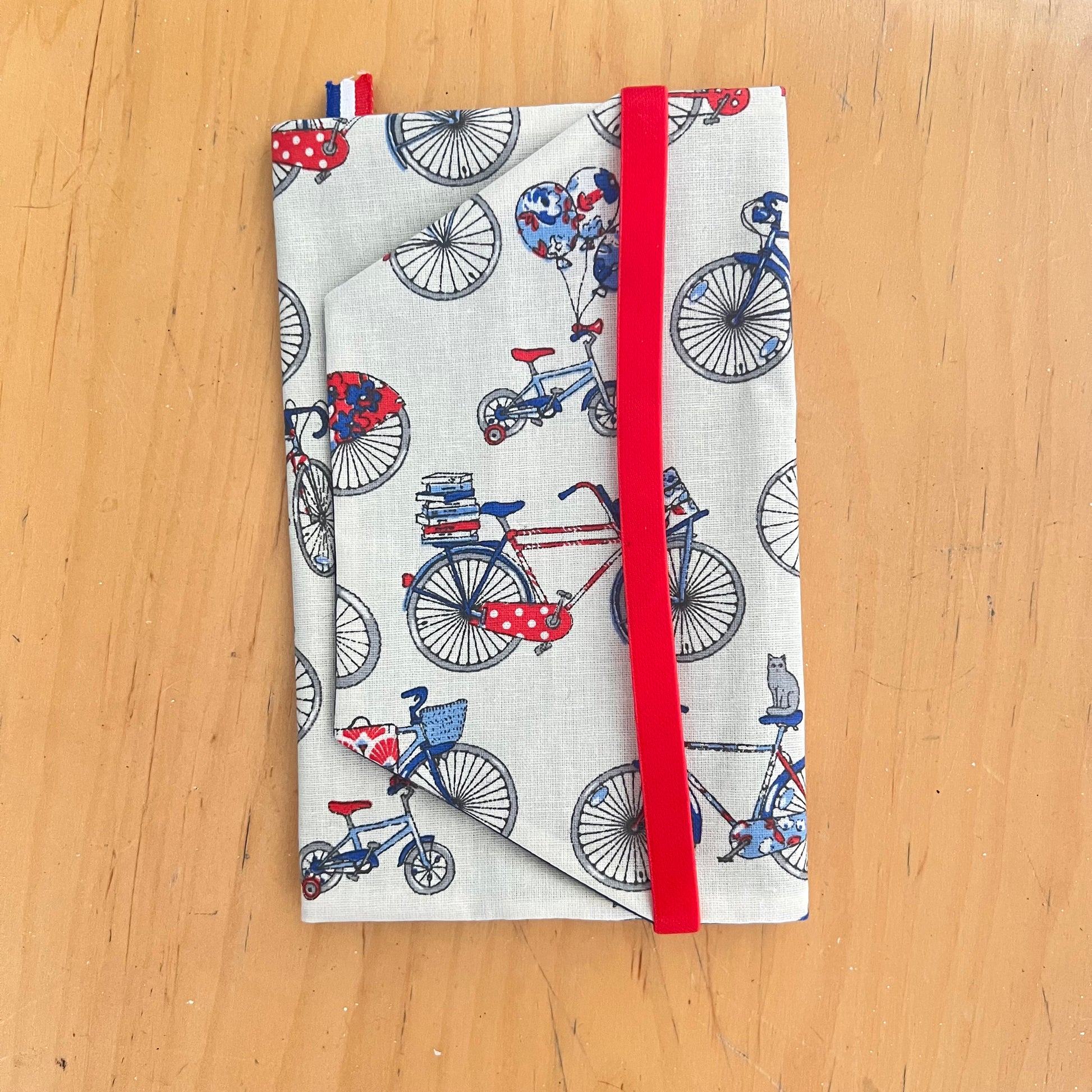 Couvre livres de poche en tissu imperméable pour la plage, la piscine idee cadeaux à offrir lecture, protégé